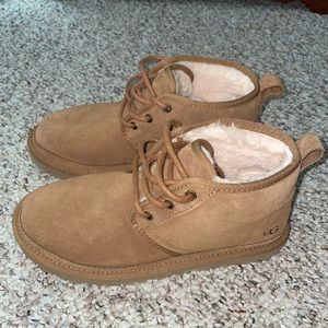 UGG Women’s Neumel boots- size 8